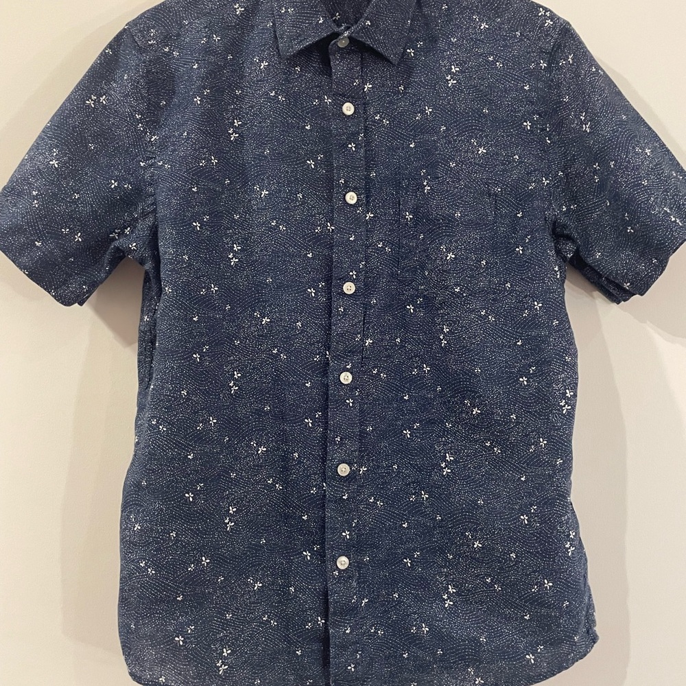 UNTUCKit Slim fit Medium Navy short sleeve button down 100% Linen small print - Picture 2 of 9